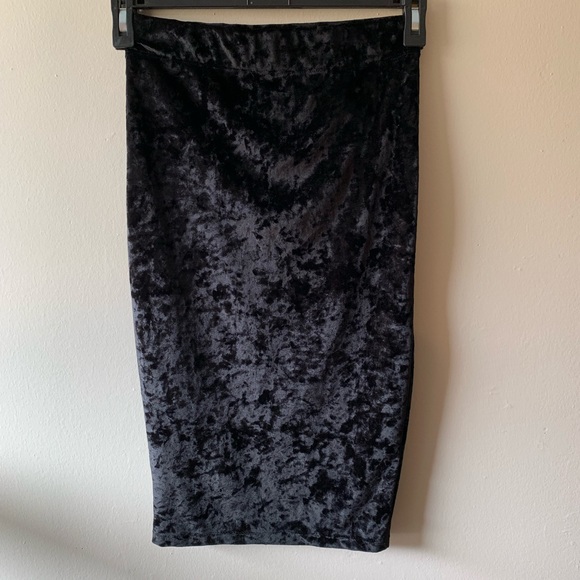 Mid-Waist Black Pencil Skirt - Picture 2 of 6